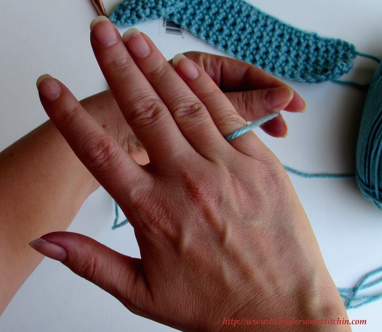 How to Hold a Crochet Hook Right- and Left-Handed