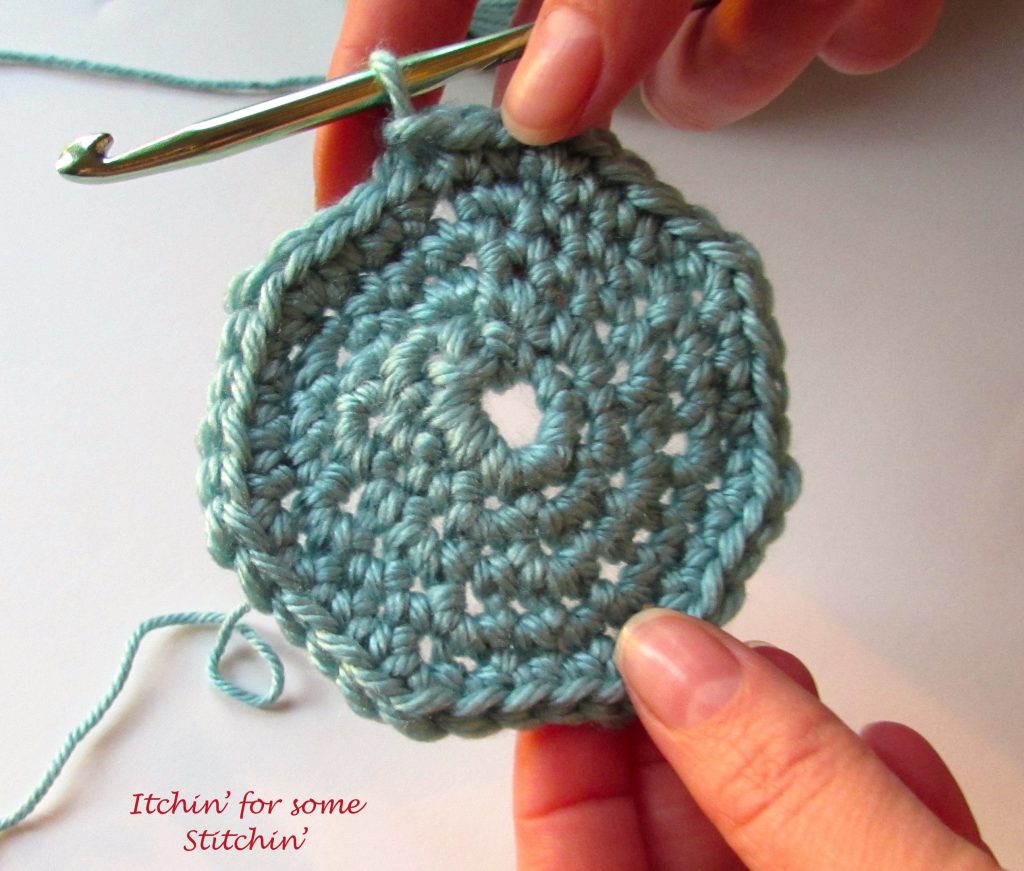 How to Crochet in the Round Itchin' for some Stitchin'