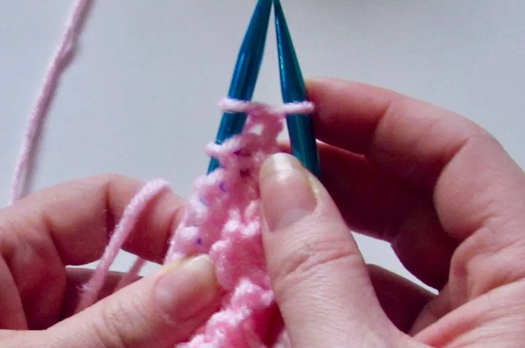 How to Add a Stitch in Knitting by www.itchinforsomestitchin.com