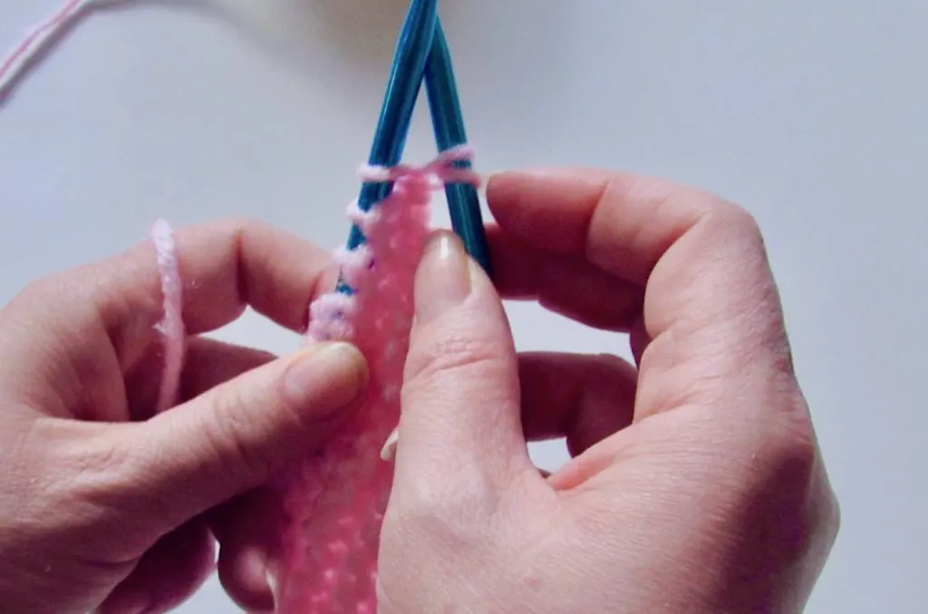 How to Add a Stitch in Knitting by www.itchinforsomestitchin.com