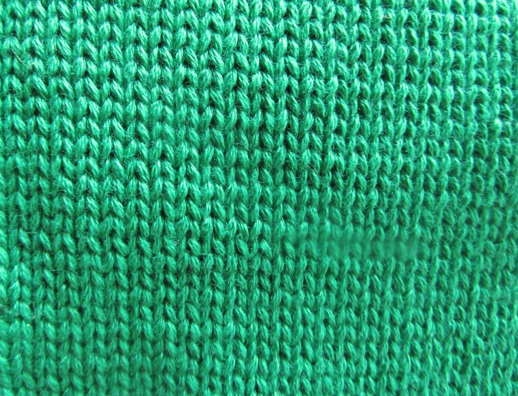 Woven vs. Knit Fabrics Understanding the Key Differences for Sewing
