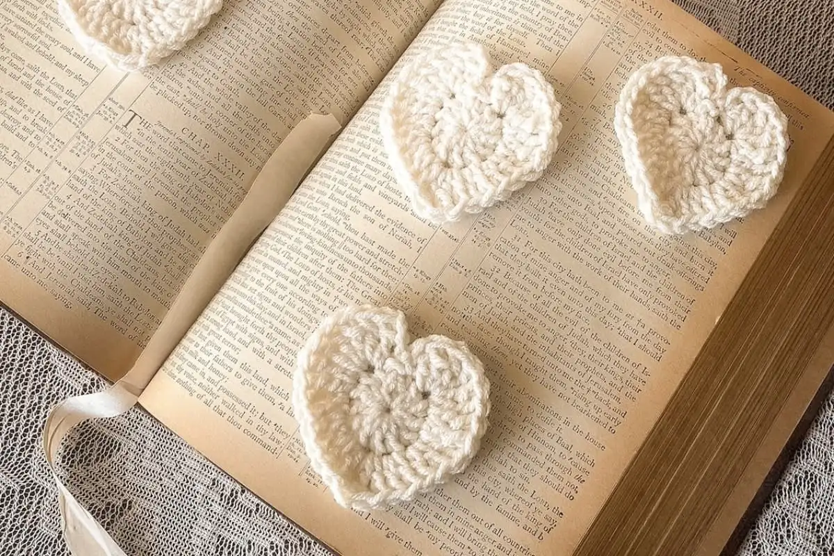 Free Crochet Heart Appliqué Pattern – Easy, Cute, and Beginner-Friendly