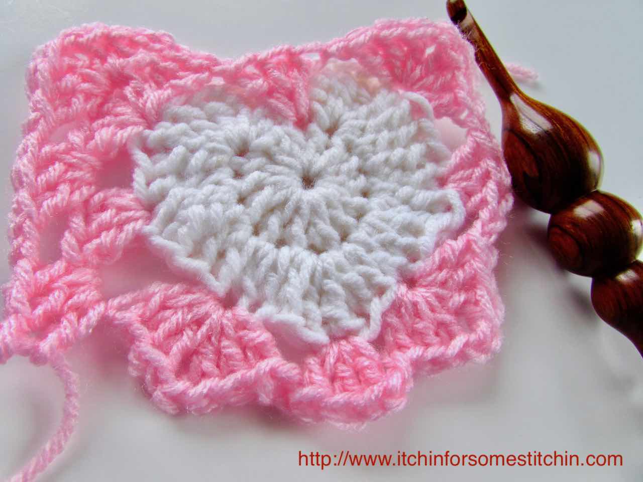 How to crochet a Granny Heart Square tutorial by https://www.itchinforsomestitchin.com