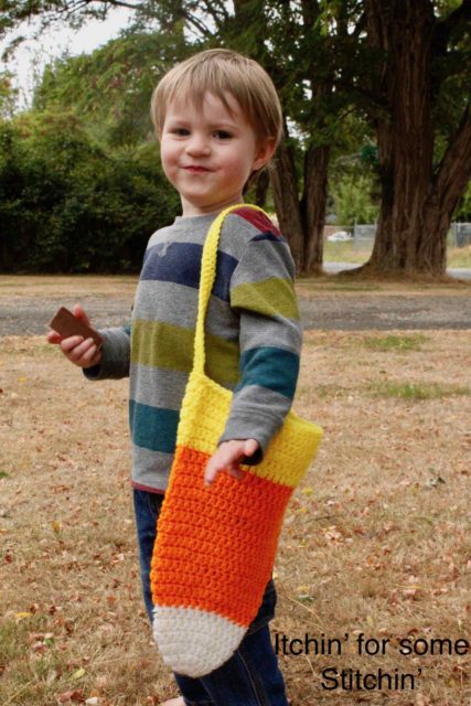 Crochet Candy Corn Bag Pattern by www.itchinforsomestitchin.com