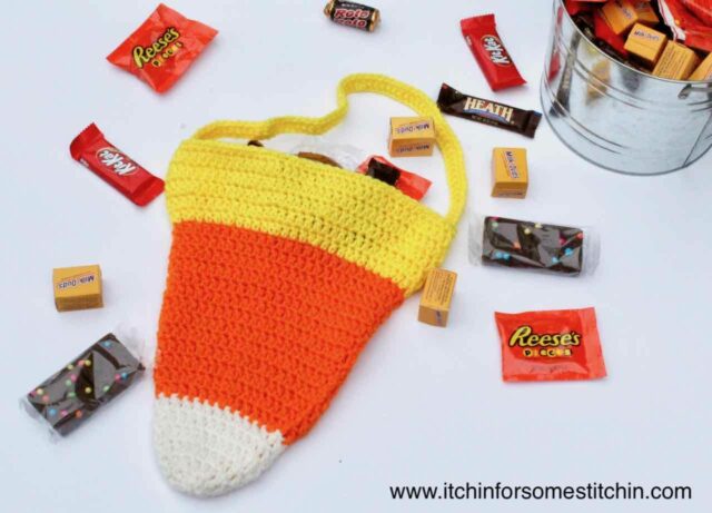 Crochet Candy Corn Bag Pattern by itchinforsomestitchin.com