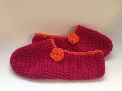 Easy Beginner Crochet Slippers - Itchin' for some Stitchin'