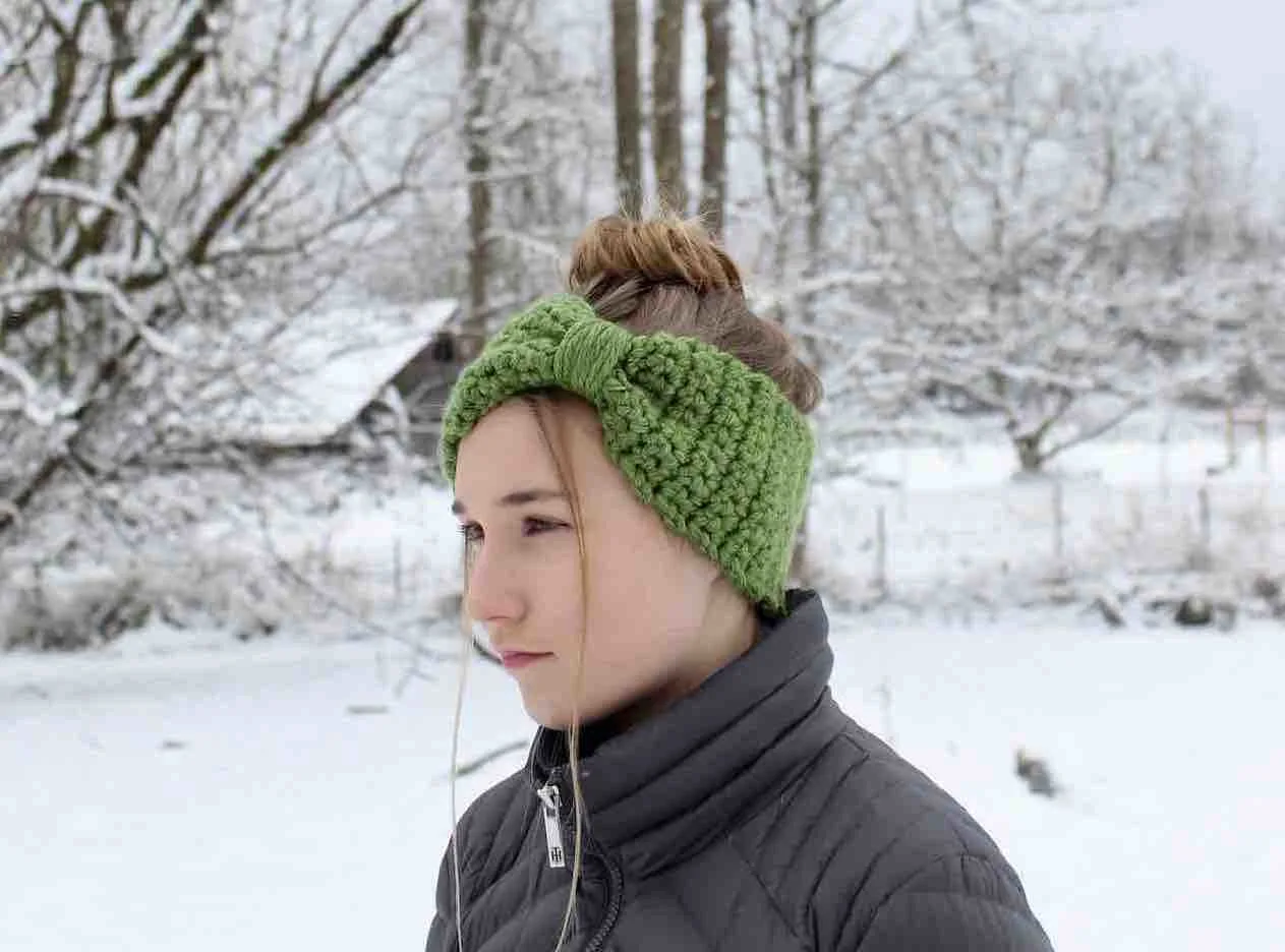 Simple and Sweet Chunky Bowtie Headwarmer