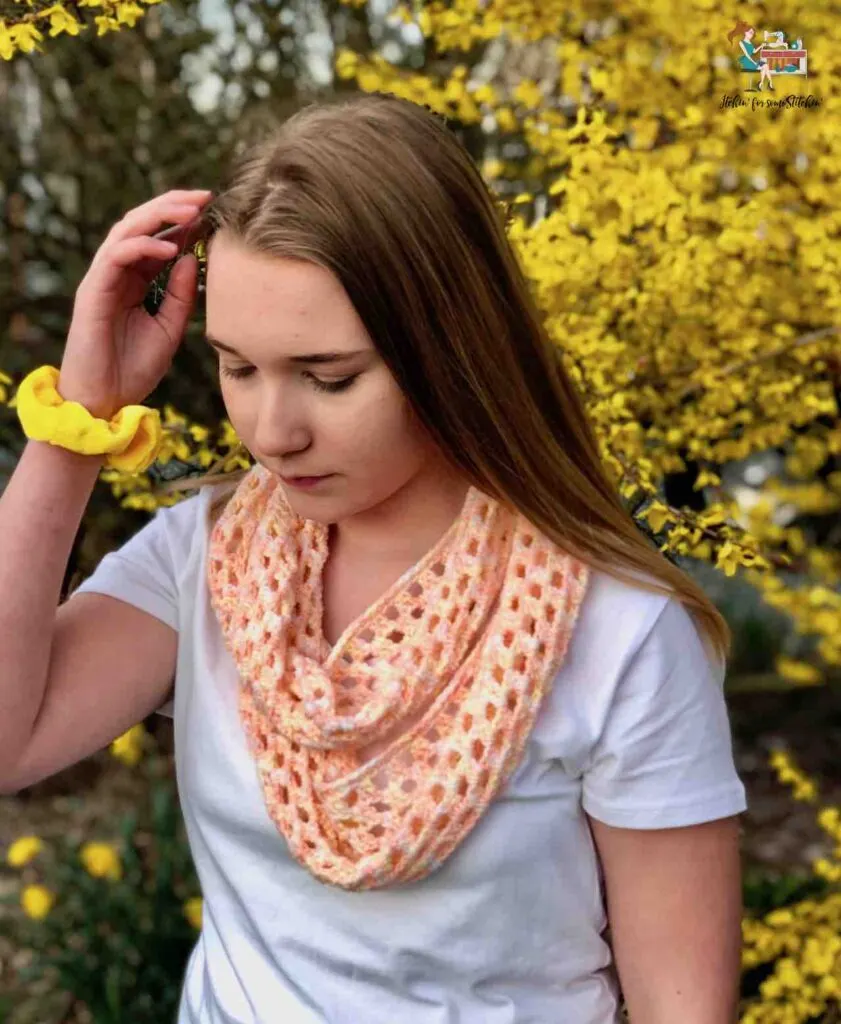 Crochet Infinity Scarf pattern by www.itchinforsomestitchin.com