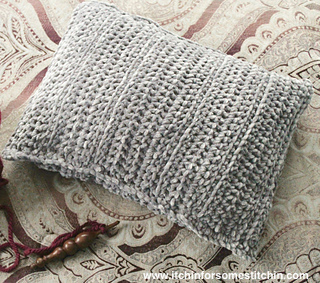 Crochet Pillow Pattern by www.itchinforsomestitchin.com