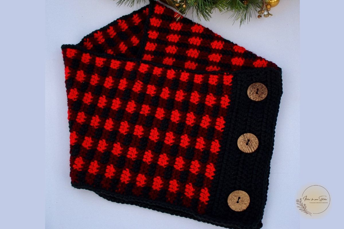 Classic Buffalo Plaid Crochet Cowl Pattern (Free Pattern)