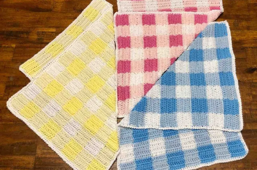 Gingham Placemat Crochet Pattern by www.itchinforsomestitchin.com