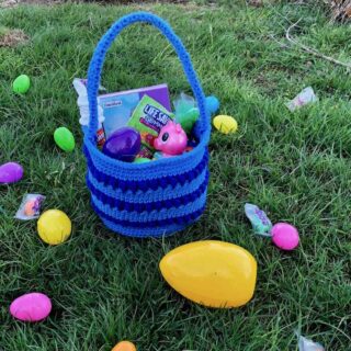Crochet Easter Basket by itchinforsomestitchin.com