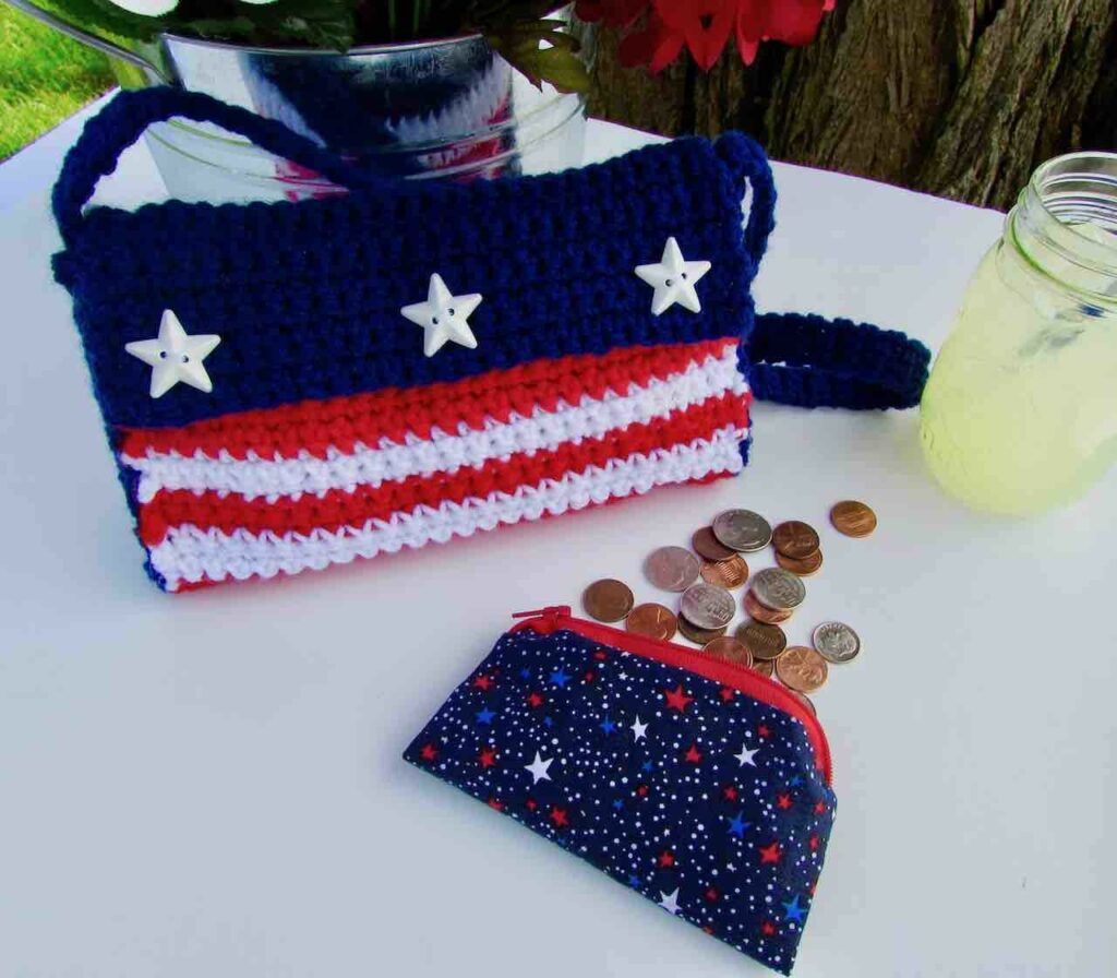 Crochet 4th of July Purse by itchinforsomestitchin.com