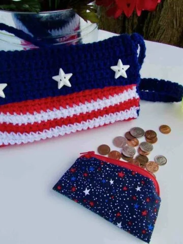 Crochet 4th of July Purse by itchinforsomestitchin.com