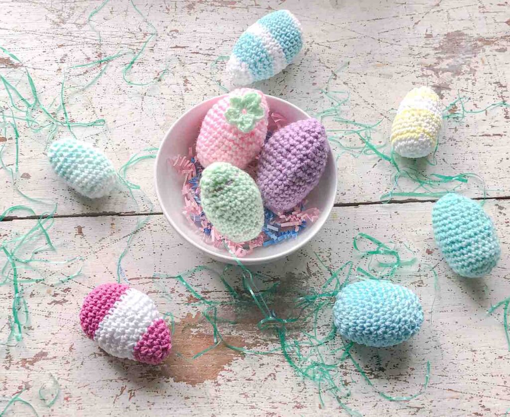 Crochet Easter Eggs by itchinforsomestitchin.com