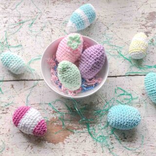 Crochet Easter Eggs by itchinforsomestitchin.com