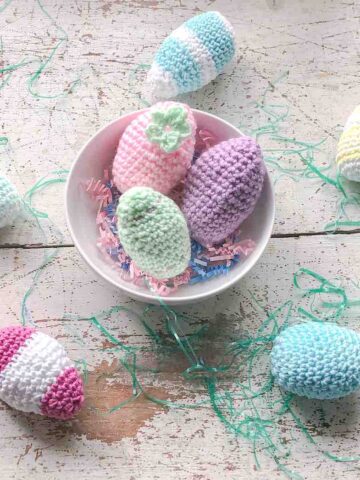 Crochet Easter Eggs by itchinforsomestitchin.com