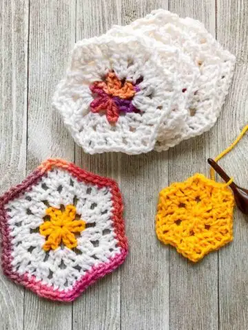 How to Crochet a Granny Hexagon by itchinforsomestitchin.com