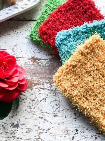 Big and Thick Crochet Dish Scrubby by itchinforsomestitchin.com