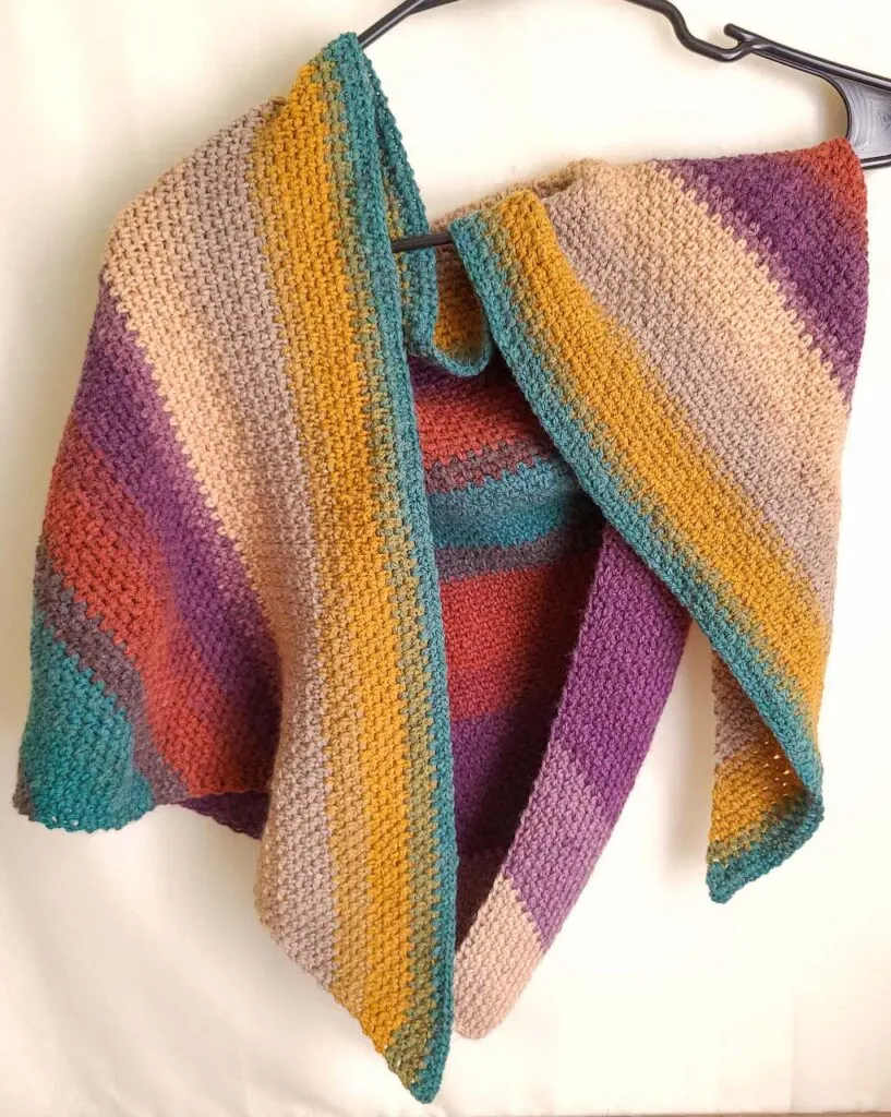 crochet triangle shawls by itchinforsomestitchin.com