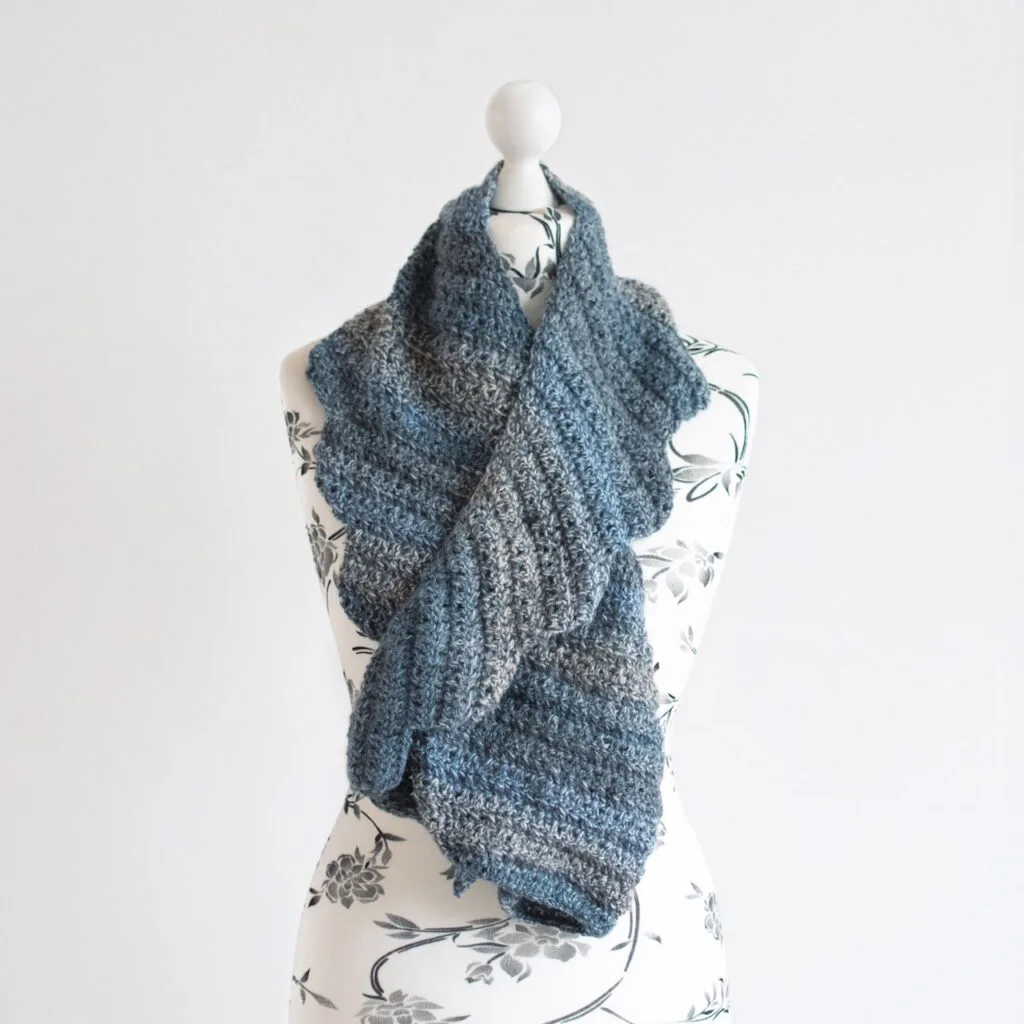 crochet asymmetrical scarf by itchinforsomestitchin.com