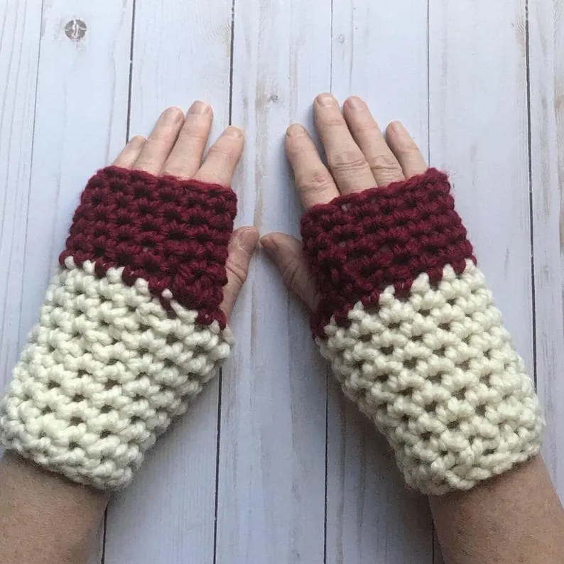 Crochet short and chunky fingerless gloves