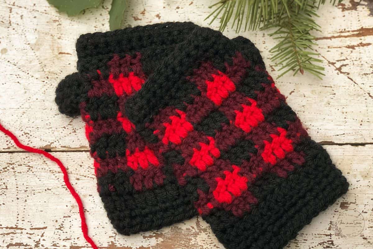 Buffalo Plaid Fingerless Gloves Crochet Pattern