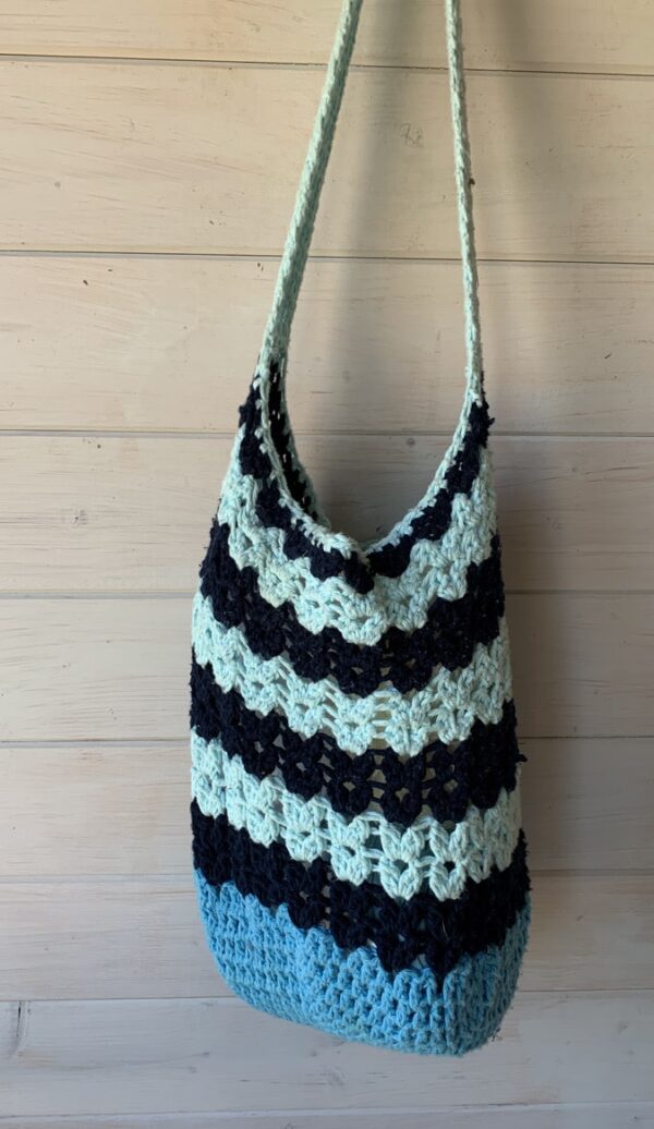 Free Crochet Pattern: The Seaglass Beach Bag by Off the Hook for You ...