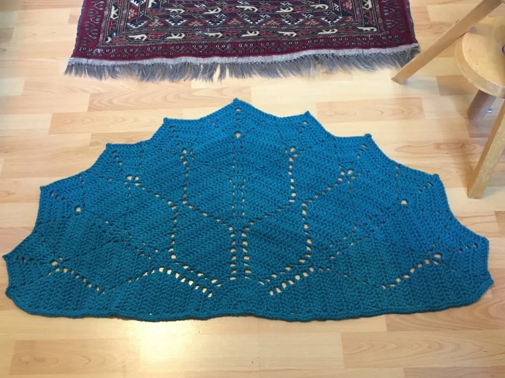 The Paved Diamonds Crochet Rug by Made by Gootie