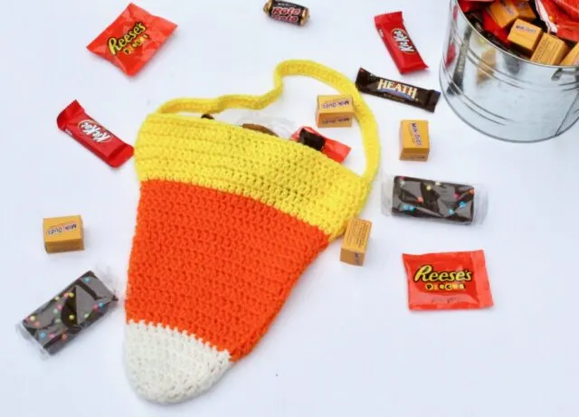 crochet candy corn trick-or-treat bag