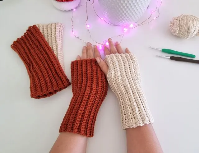 Crochet fingerless glove free pattern - Fosbas Designs