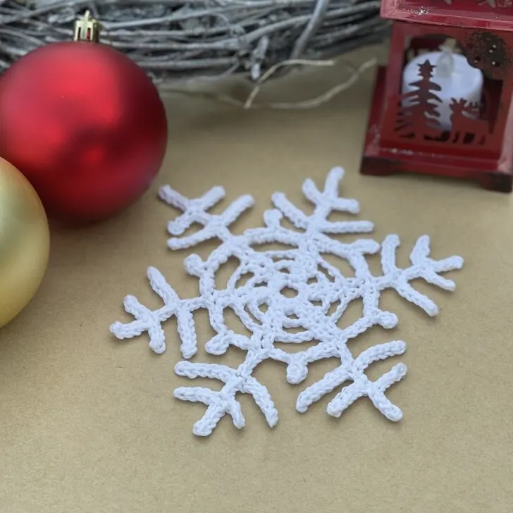 Crochet Snowflake 12 - Glacial Beauty with Christmas bulbs