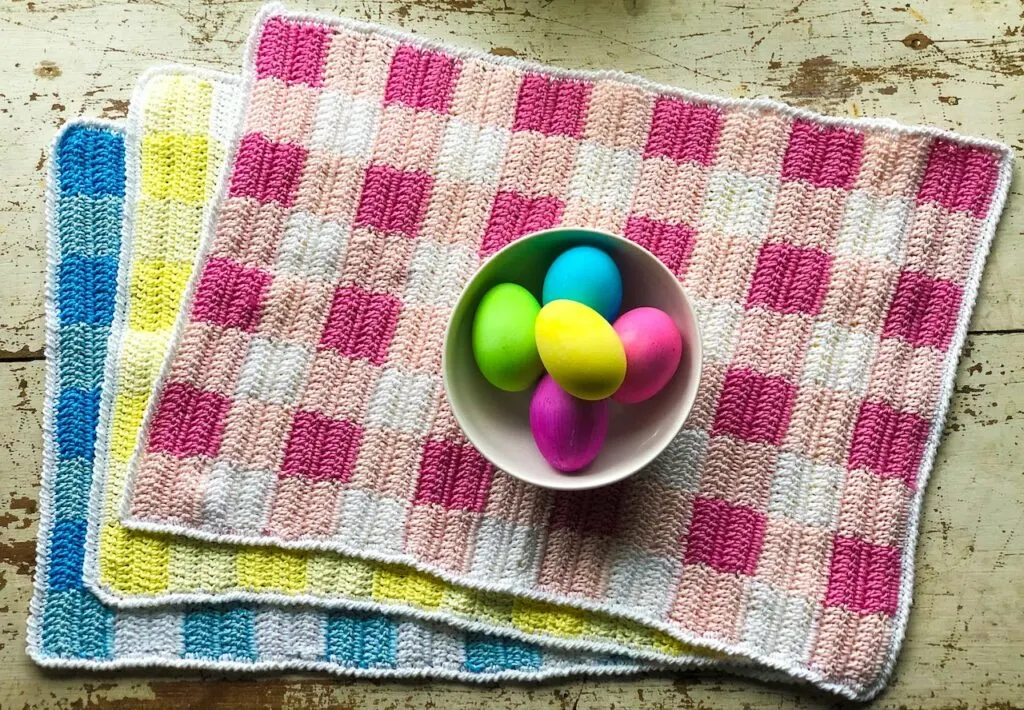 Spring Gingham Crochet Placemats by Itchin' for some Stitchin'