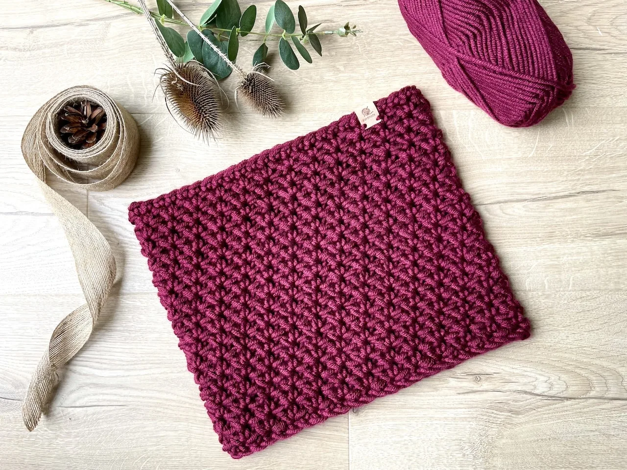 Quick and Easy Crochet Cowl by Dreamee Crochet