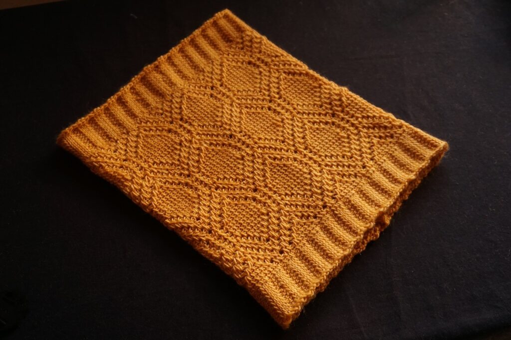 Tunisian Crochet Honeycomb Cowl by Yarnandy