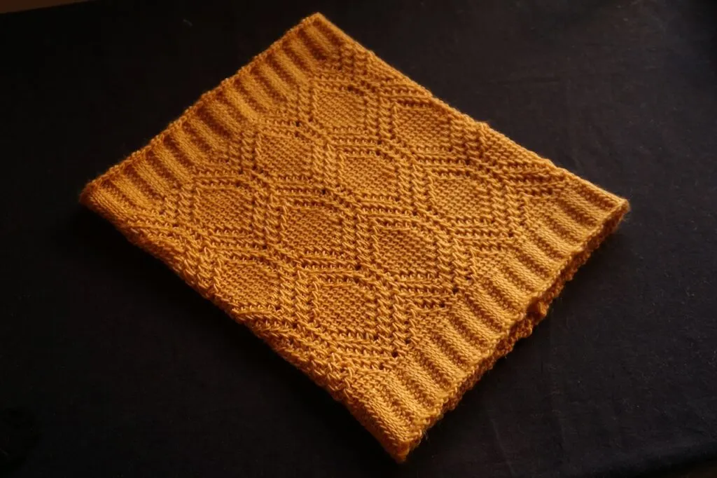 Tunisian Crochet Honeycomb Cowl by Yarnandy